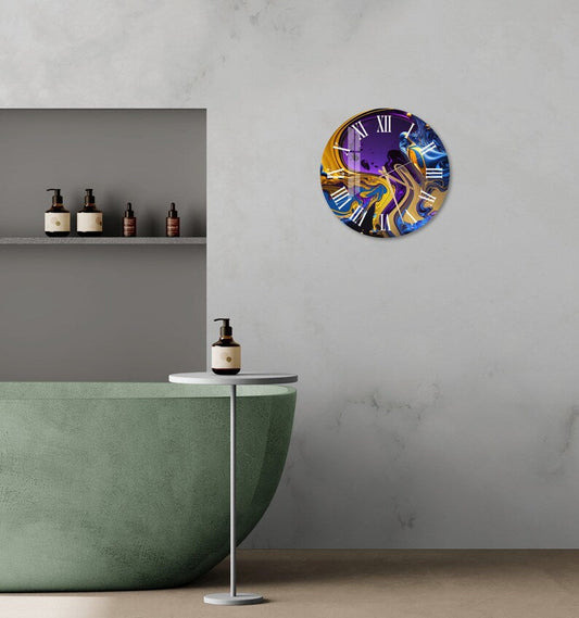 Couleurs dorées abstraites sur verre trempé avec horloge murale salon