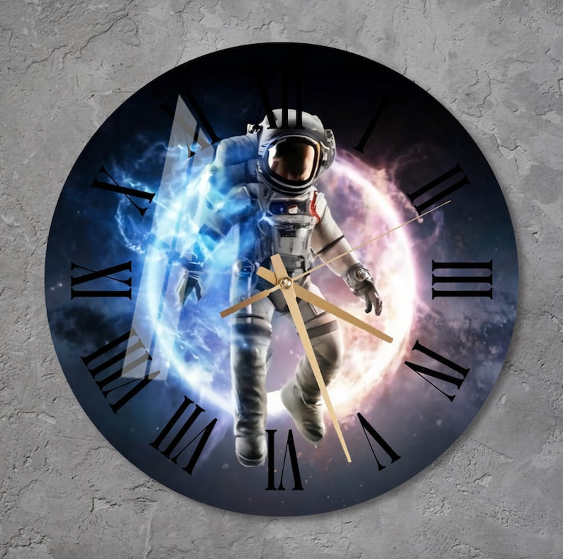 Astronaute et espace abstrait sur verre trempé avec horloge murale déco