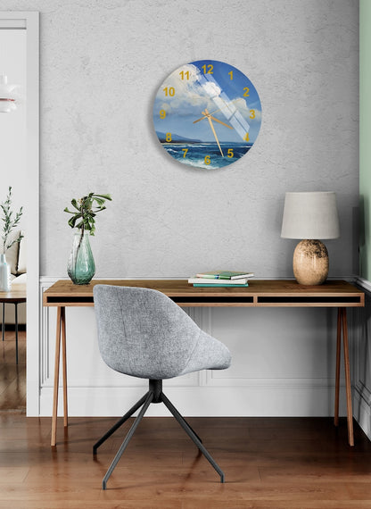 Horloge murale en verre trempé avec vue sur le ciel bleu, les nuages blancs et la mer