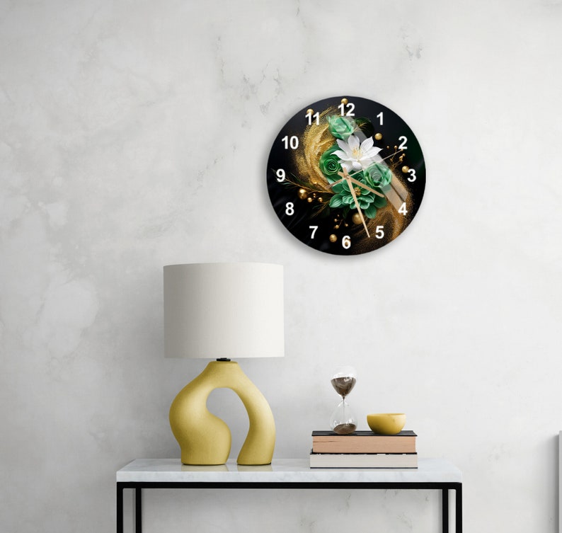 Motif floral vert blanc sur verre trempé avec horloge murale abstraite