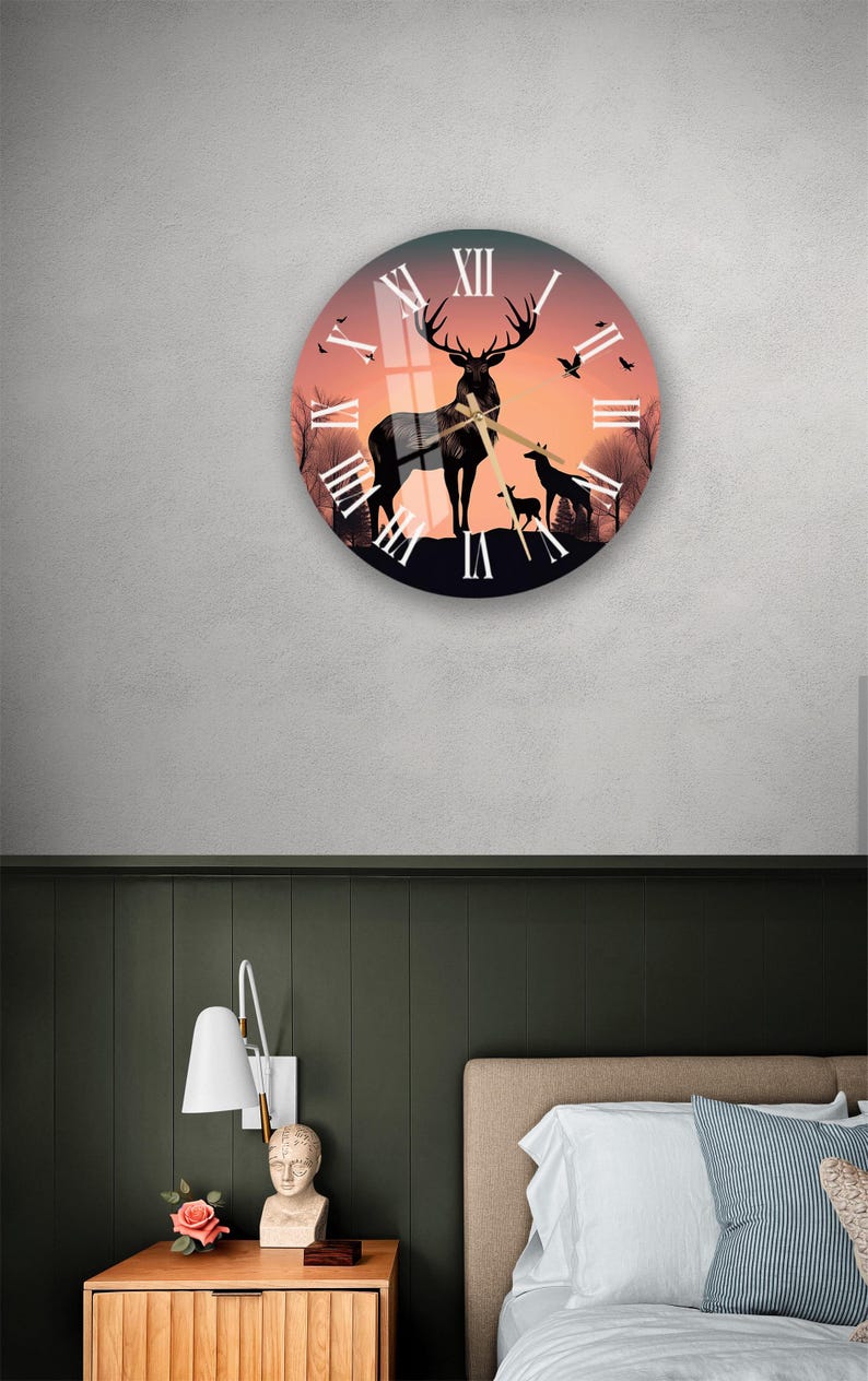 Cerfs et forêt nocturne sur verre trempé avec horloge murale rustique