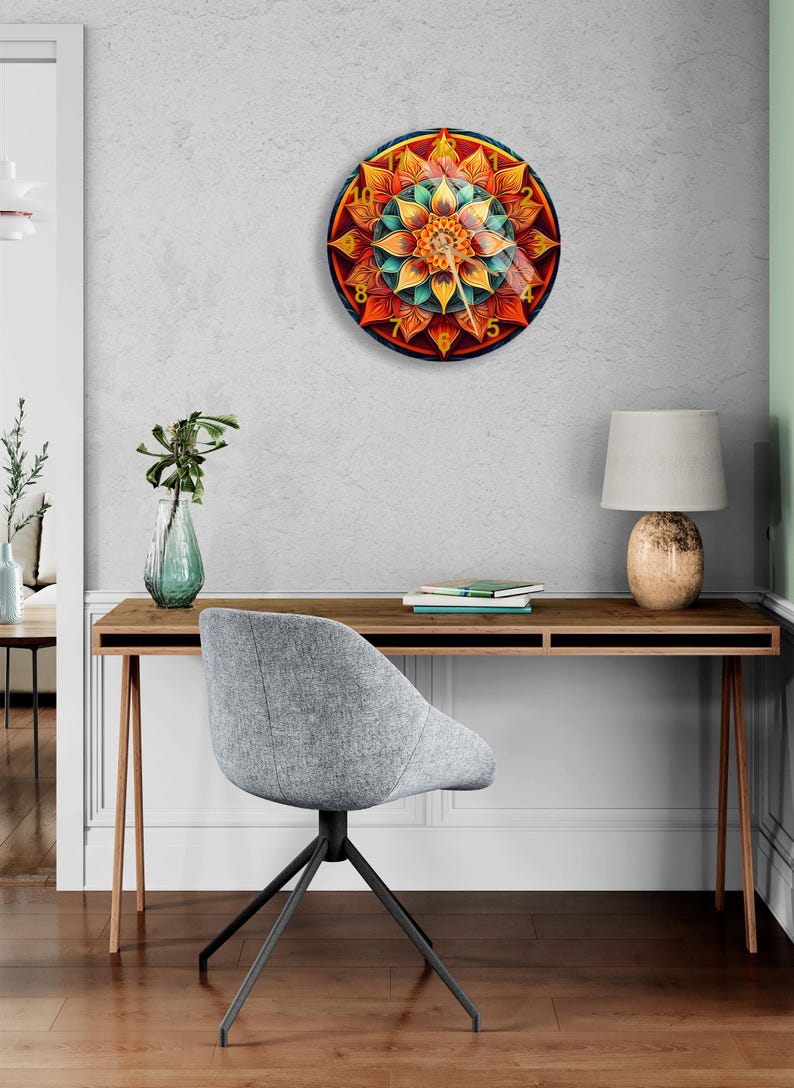 Mandala bohème aux tons chauds sur verre trempé avec horloge murale chic