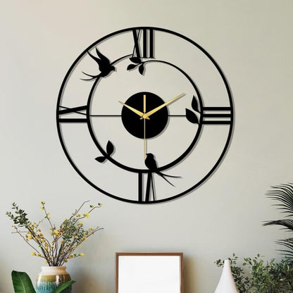 Horloge murale creuse simple et abstraite en métal noir en forme d'oiseau