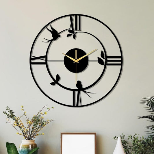 Horloge murale creuse simple et abstraite en métal noir en forme d'oiseau