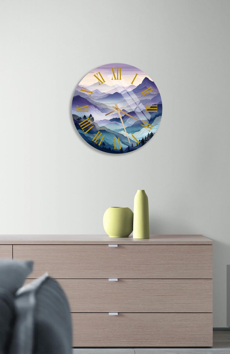 Horloge murale élégante en verre trempé avec vue sur la montagne violette