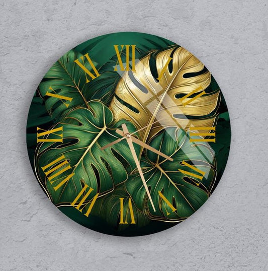 Feuilles vertes dorées sur verre trempé avec horloge murale tropicale