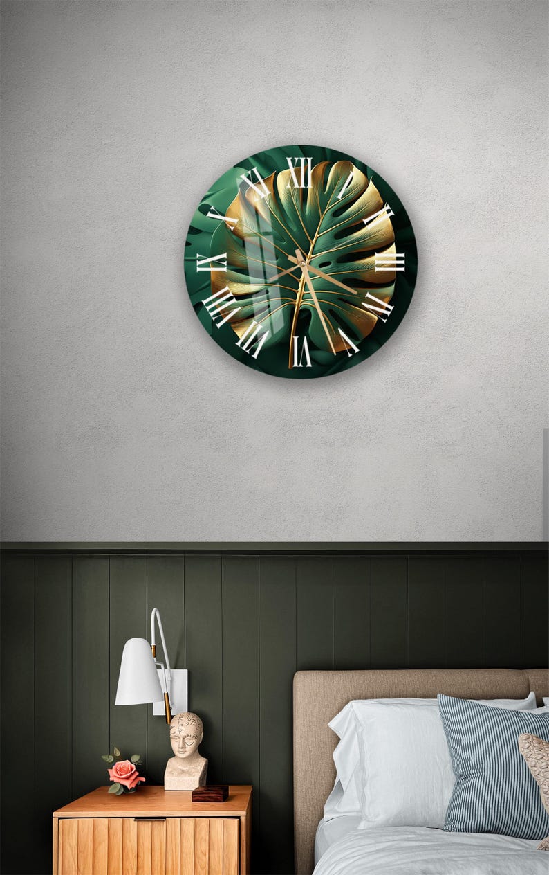Feuilles palmier dorées sur verre trempé avec horloge murale déco exotique