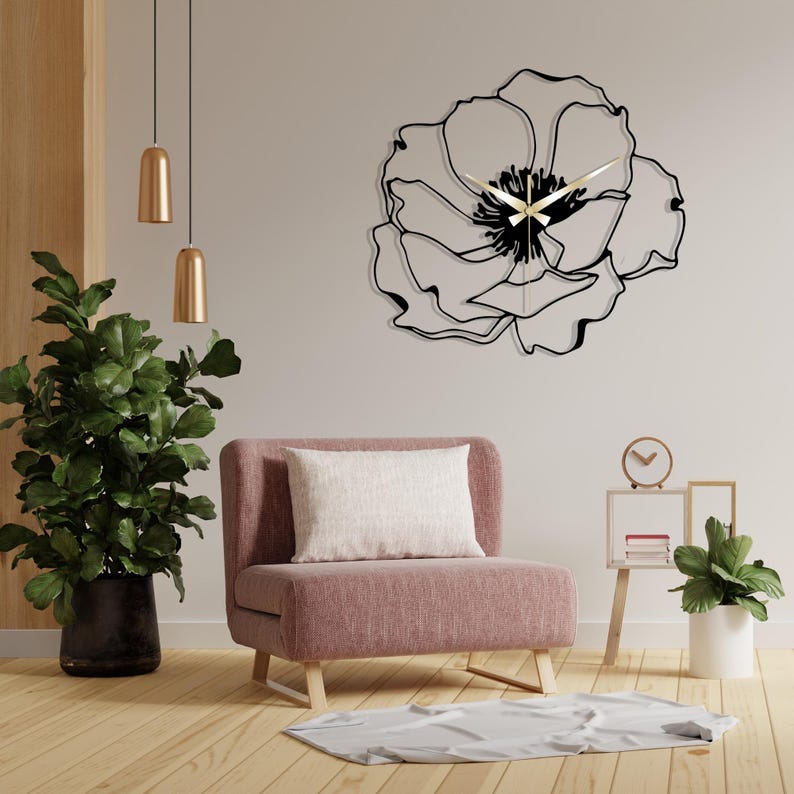 Horloge murale creuse en métal avec motif de fleurs noires en fleurs